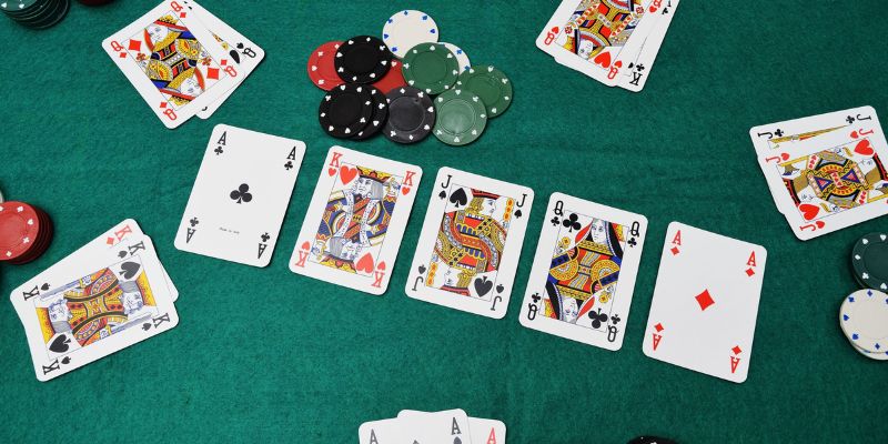 Thủ thuật thắng lớn khi chơi bài Poker tại 98Win